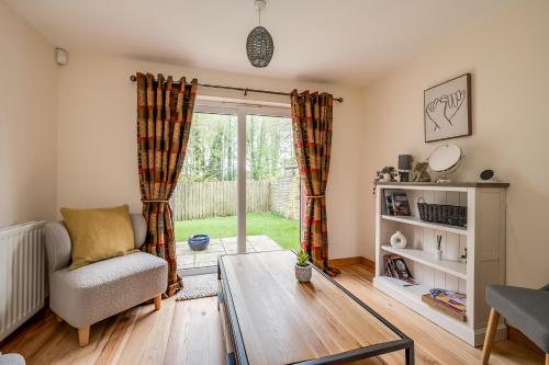 Stylish & spacious 3 bedroom entire house in Lisburn with parking — 4-Star Luxury Hotel in Lisburn, United Kingdom