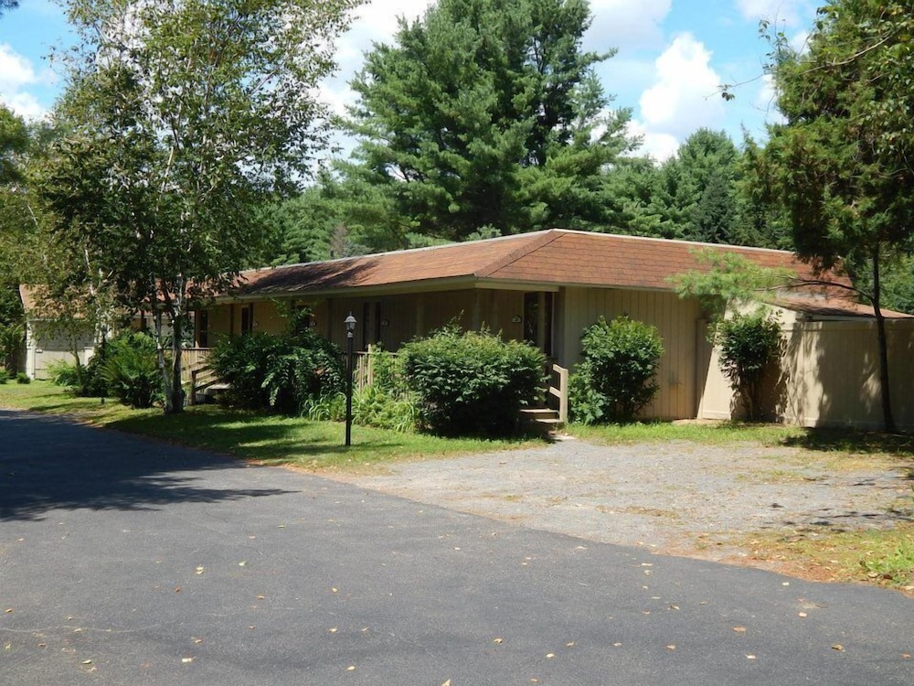 Kennebunk Gallery Motel & Cottages - photo 43