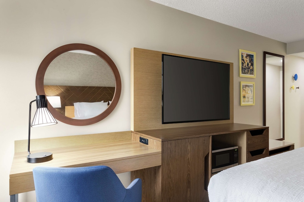 Hampton Inn Kansas City Airport - photo 4