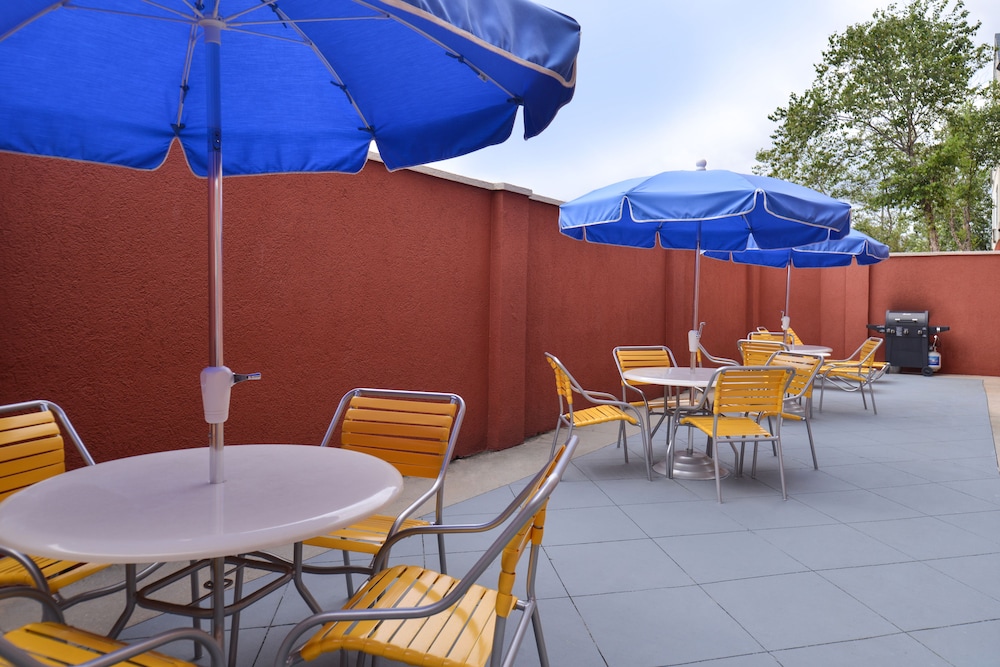 Fairfield Inn & Suites by Marriott Gulfport - photo 38