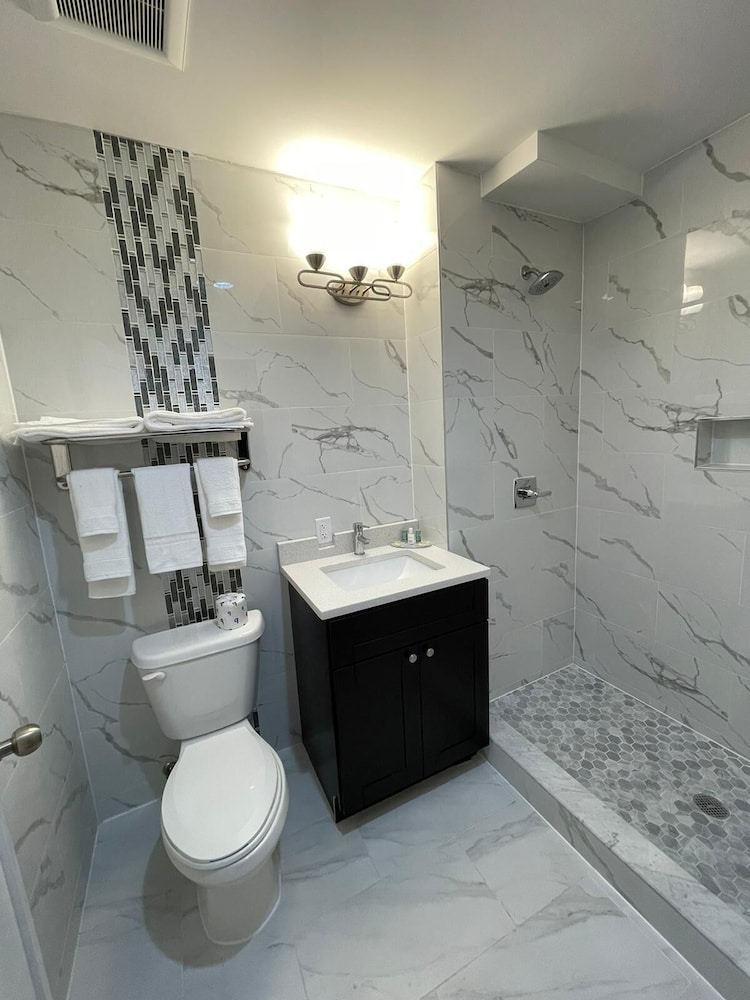 Thatford Hotel - photo 11