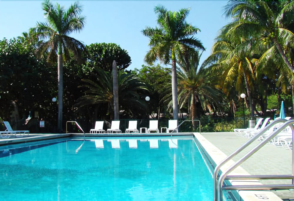 Silver Sands Beach Resort - carbon neutral hotel in Key Biscayne