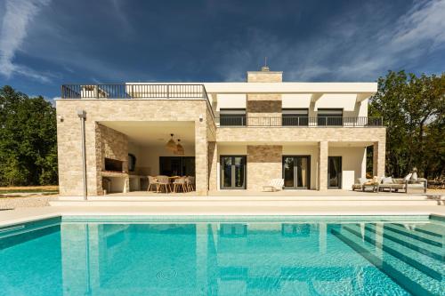 Villa Wellbeing Imotski Croatia heated pool spa and ultimate privacy — 4-Star Luxury Hotel in Donji Prolozac, Croatia