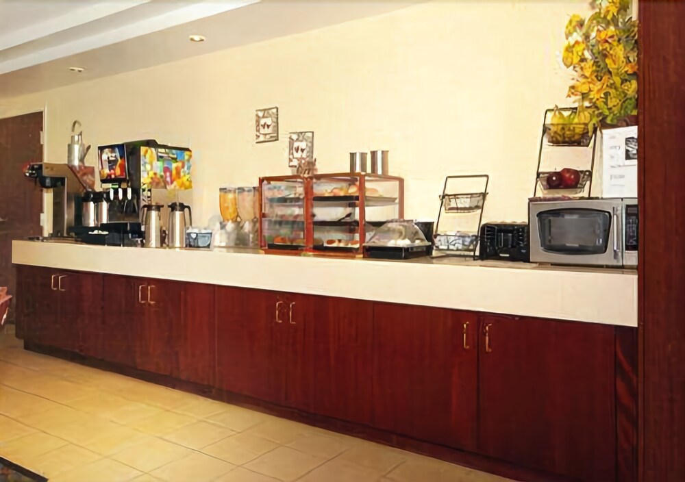 All Seasons Inn & Suites Smithfield Providence - photo 27