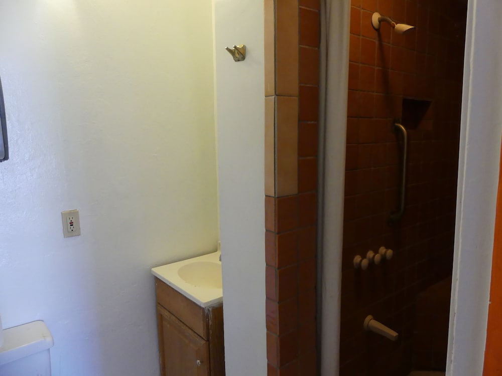 Wilshire Orange Hotel - photo 35