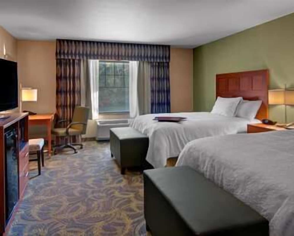 Hampton Inn and Suites Astoria - photo 53