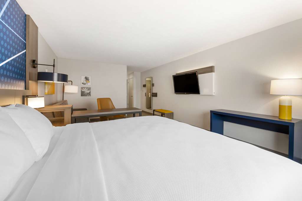 Comfort Inn Edinburgh Columbus - photo 22
