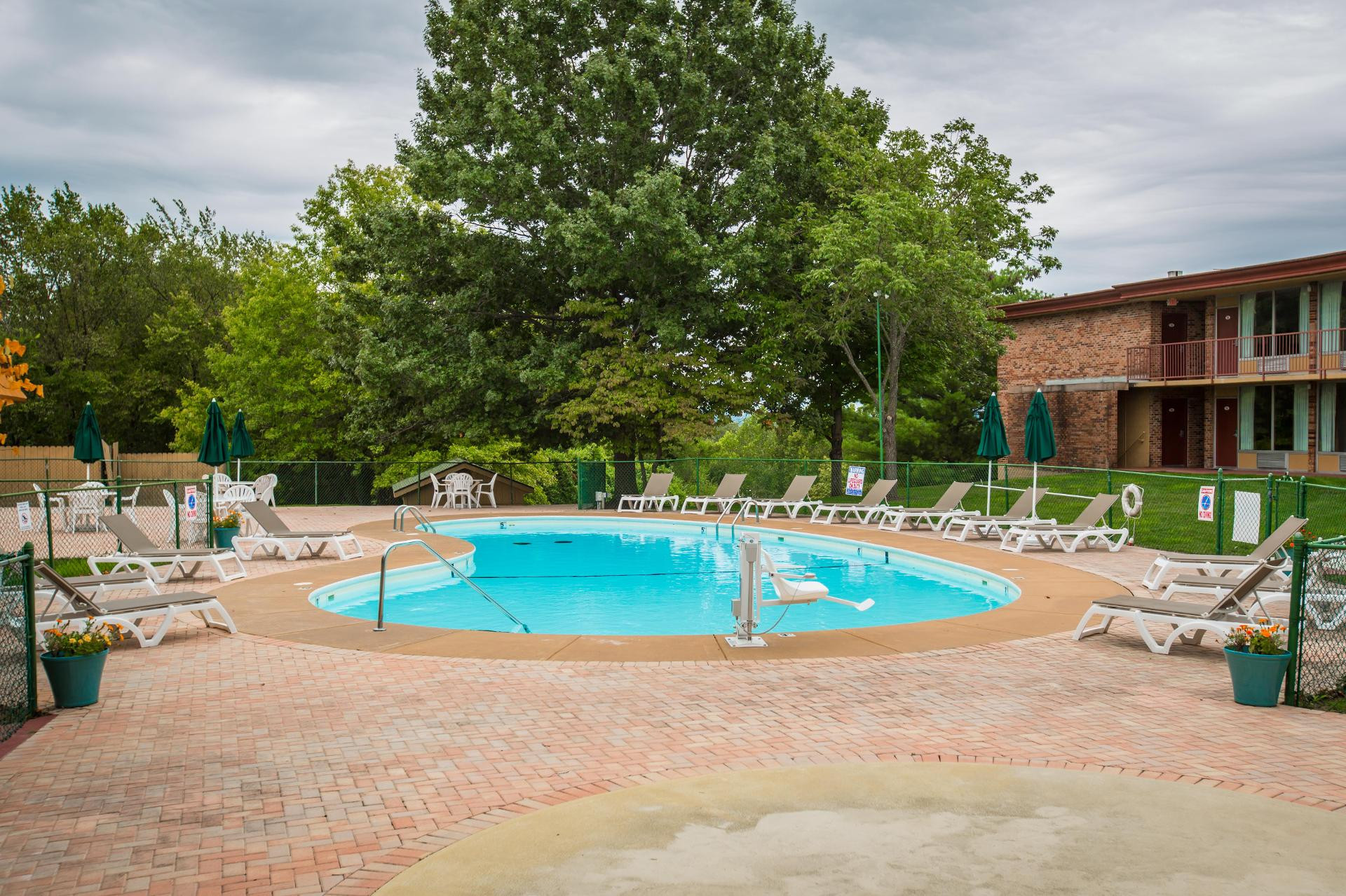 Red Lion Inn & Suites Branson - photo 18