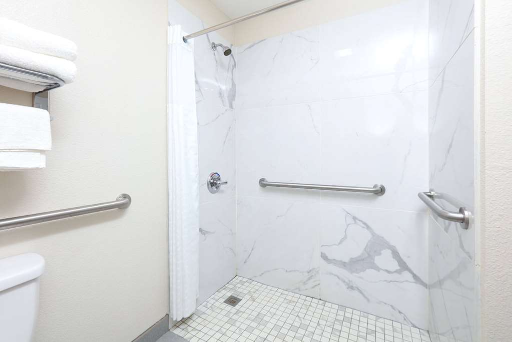 Super 8 by Wyndham Palestine - photo 22