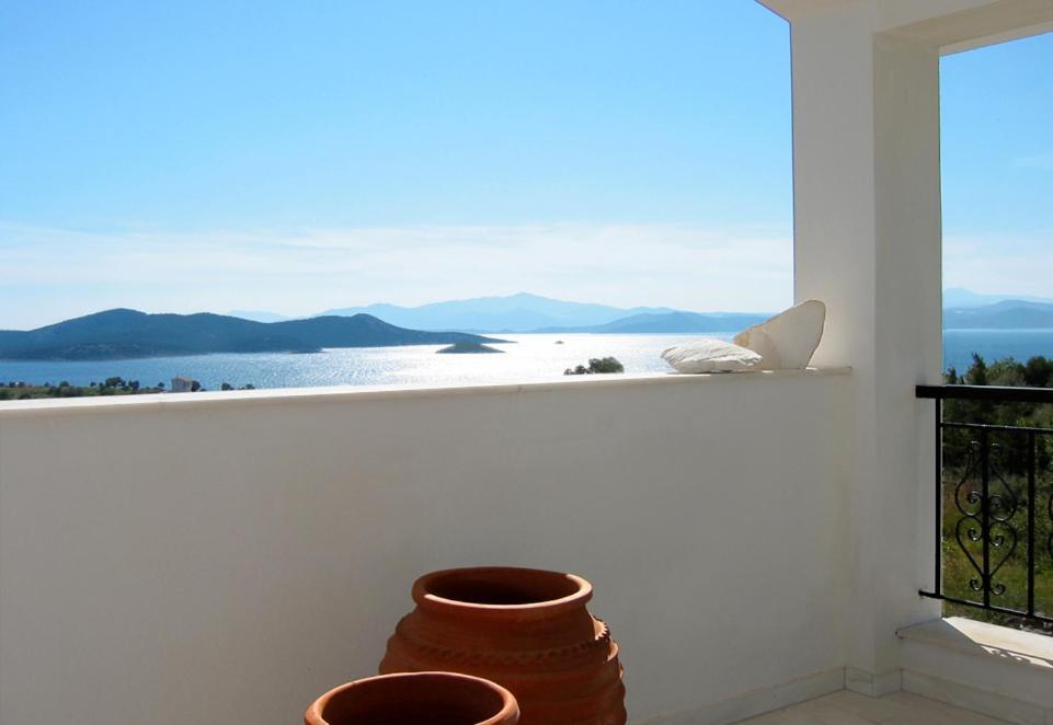 Villa Bellevue — 4-Star Luxury Hotel in Nea Stira, Greece