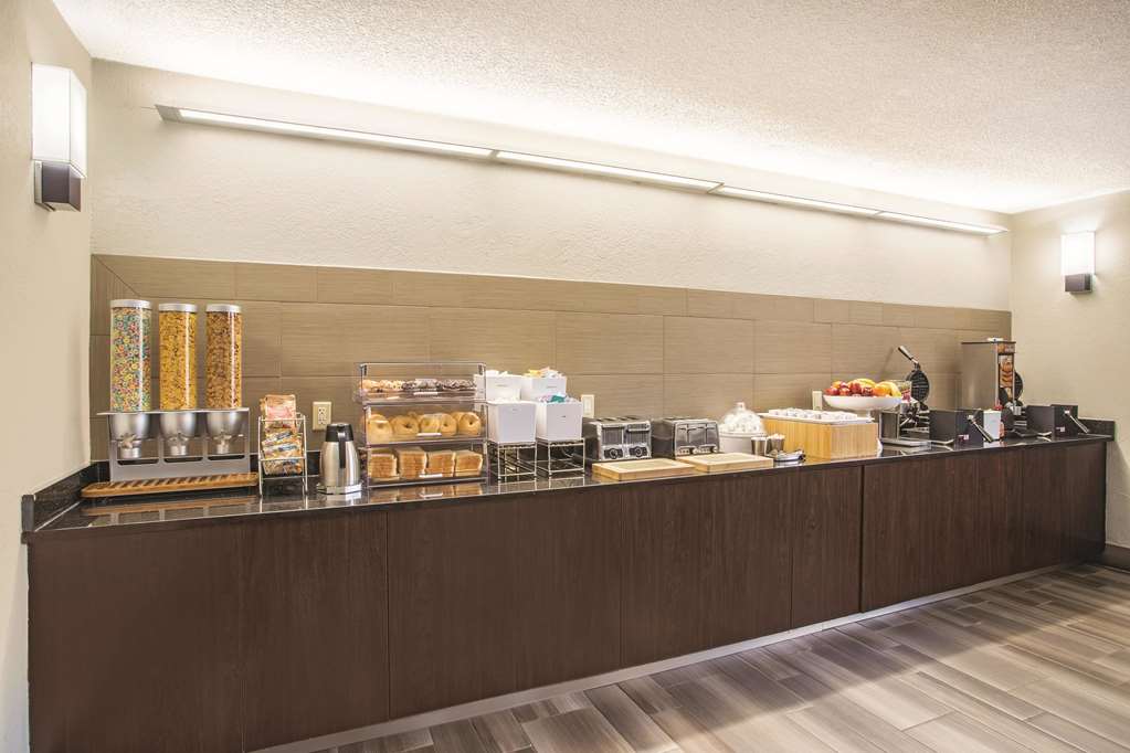 La Quinta Inn & Suites by Wyndham Fort Lauderdale Tamarac - photo 38