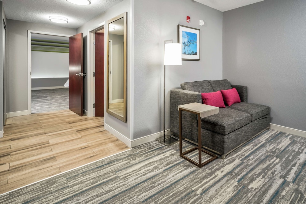 Hampton Inn Wilson Downtown - photo 27