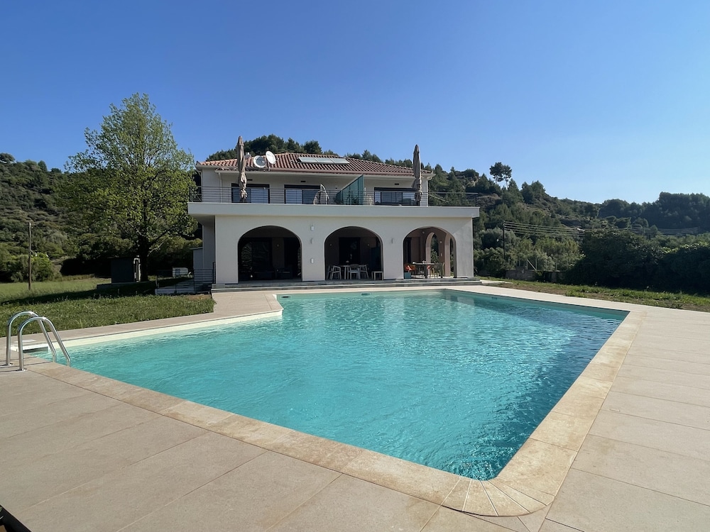 Antinea Olympian Villa — 4-Star Luxury Hotel in Archaia Olympia, Greece