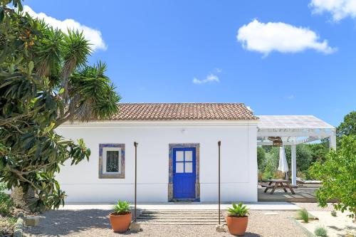 Casa da Antónia — 4-Star Luxury Hotel in Santiago Do Cacem, Portugal