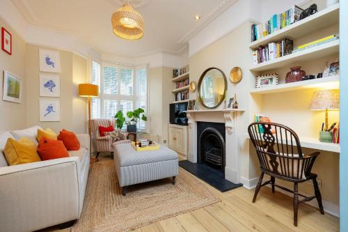 Veeve Sunshine Joy — 4-Star Luxury Hotel in London, United Kingdom