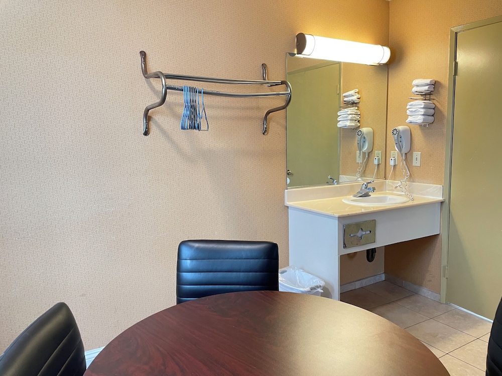 Hollywood La Brea Inn - photo 10