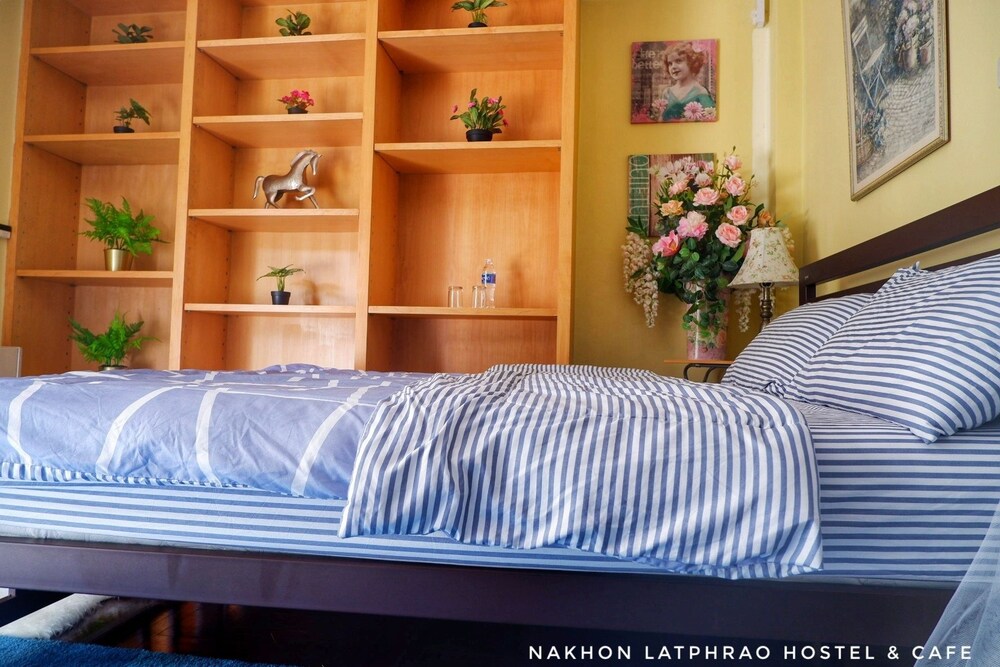 Nakhon Latphrao Hostel