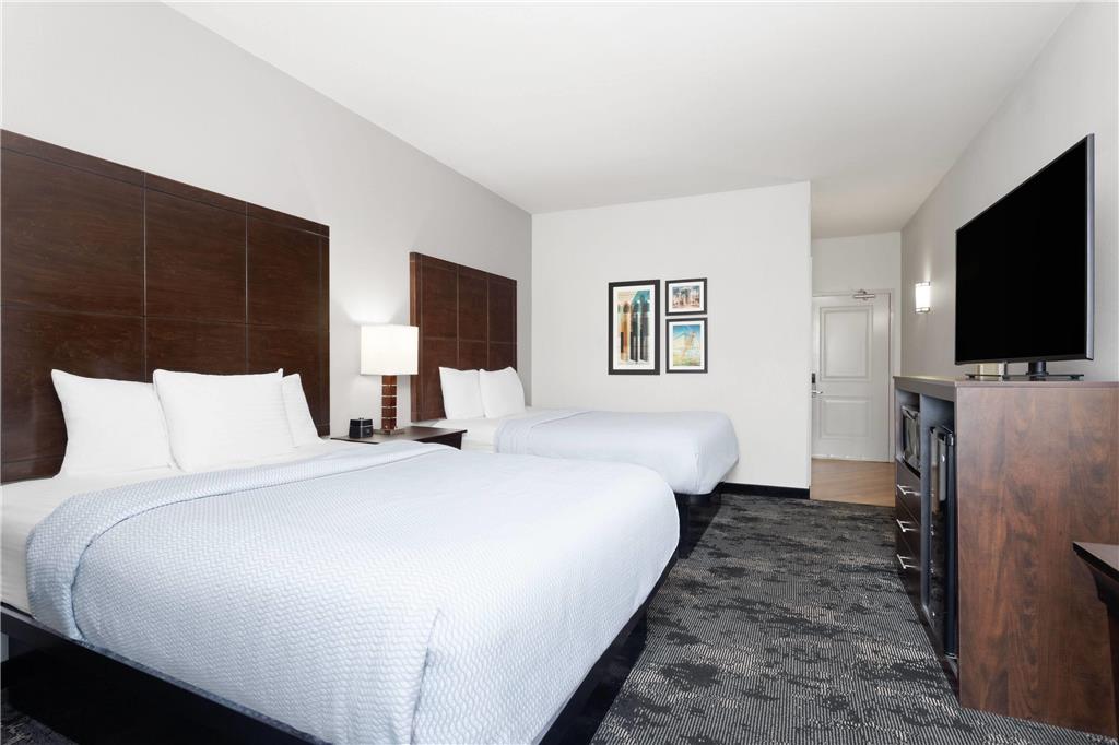 La Quinta Inn & Suites by Wyndham Columbus Edinburgh - photo 21