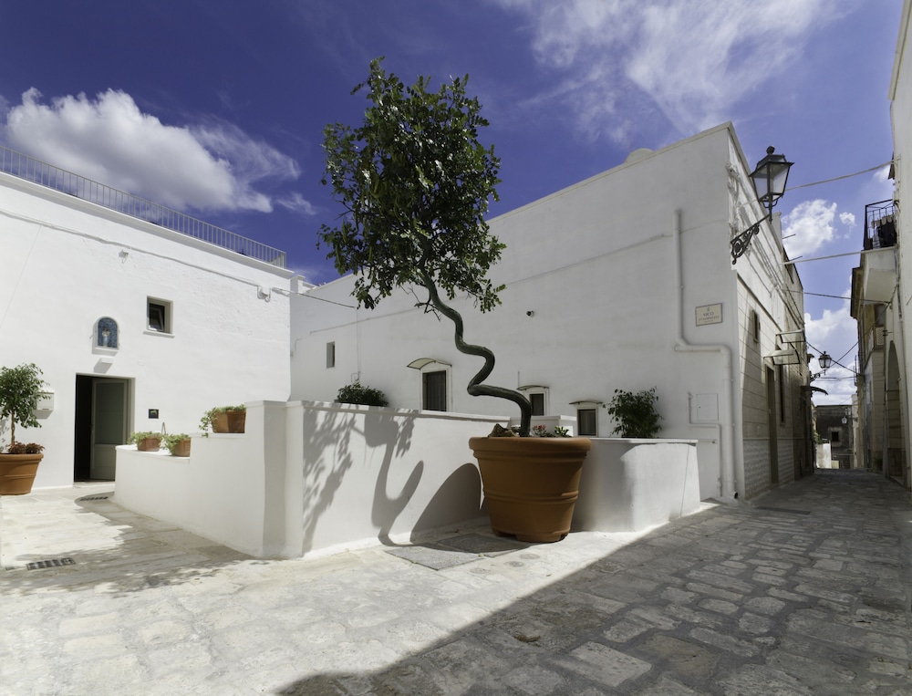 Santa Marina Bed & Breakfast — 4-Star Luxury Hotel in Massafra, Italy