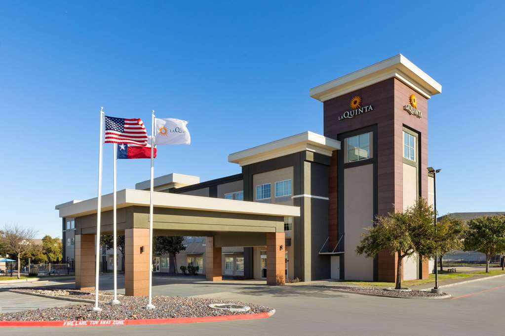 La Quinta Inn & Suites by Wyndham Austin NW Lakeline Mall - featured photo