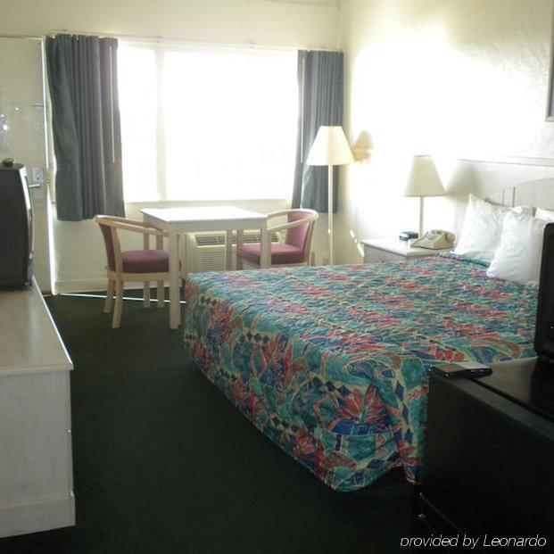 The Buccaneer Beach Motel - photo 4