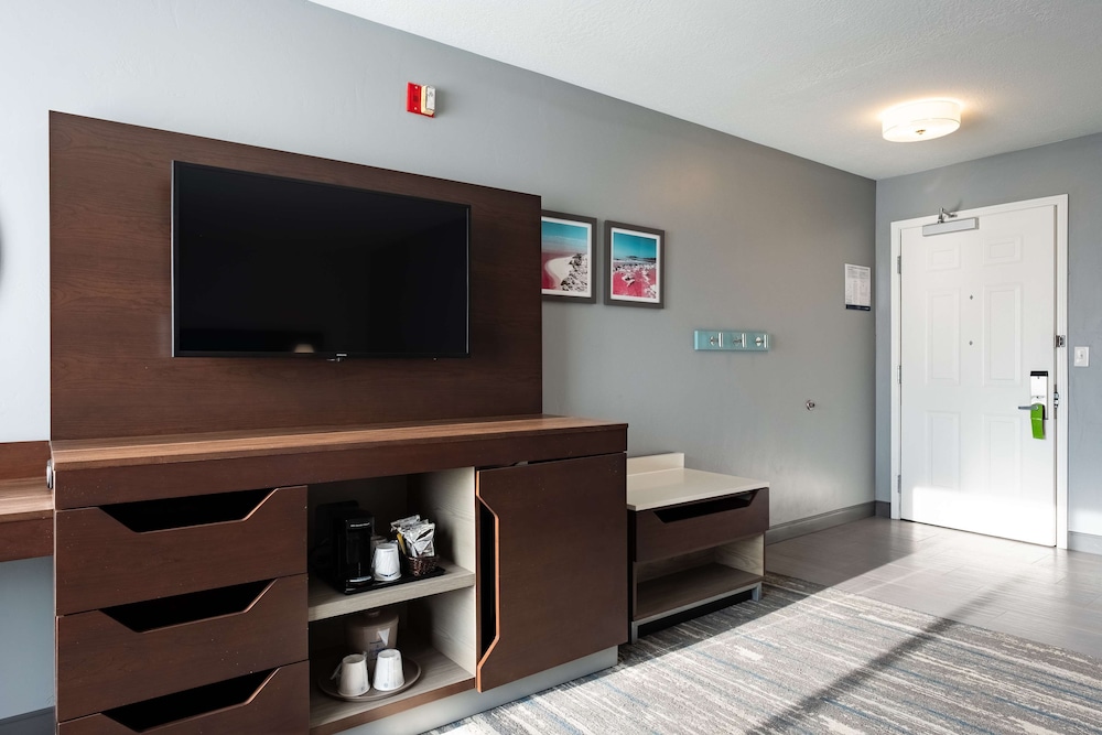 Hampton Inn & Suites Salt Lake City Airport - photo 19