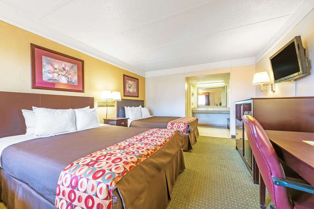 Days Inn by Wyndham Gainesville - photo 17
