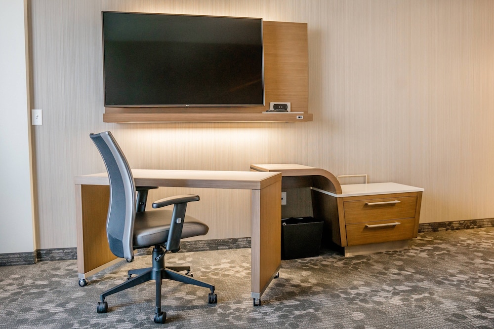 Courtyard by Marriott Fargo - photo 17