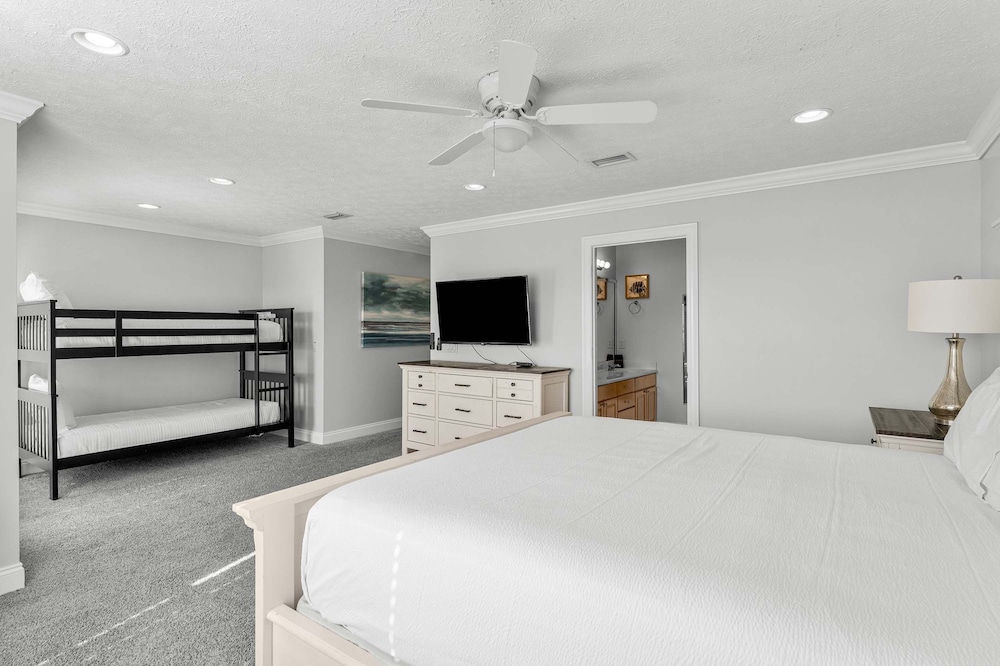 Palm Breeze Retreat Sleeps 10 - photo 4