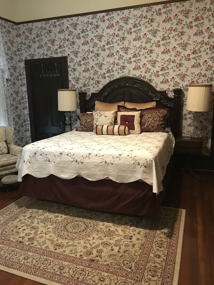 Grand Gables Inn Bed & Breakfast - photo 9