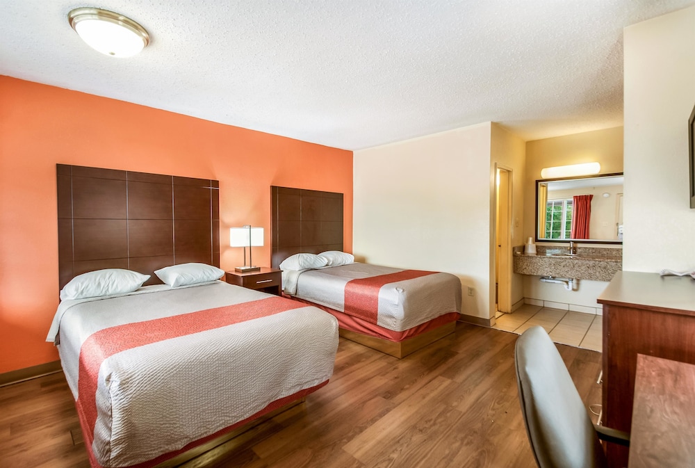 Motel6 Washington DC Convention Center - photo 2