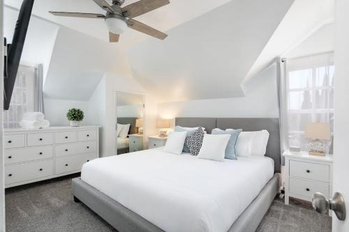 3 Bedroom 2 Bath House with Parking 10 Guests — 4-Star Luxury Hotel in San Diego, United States