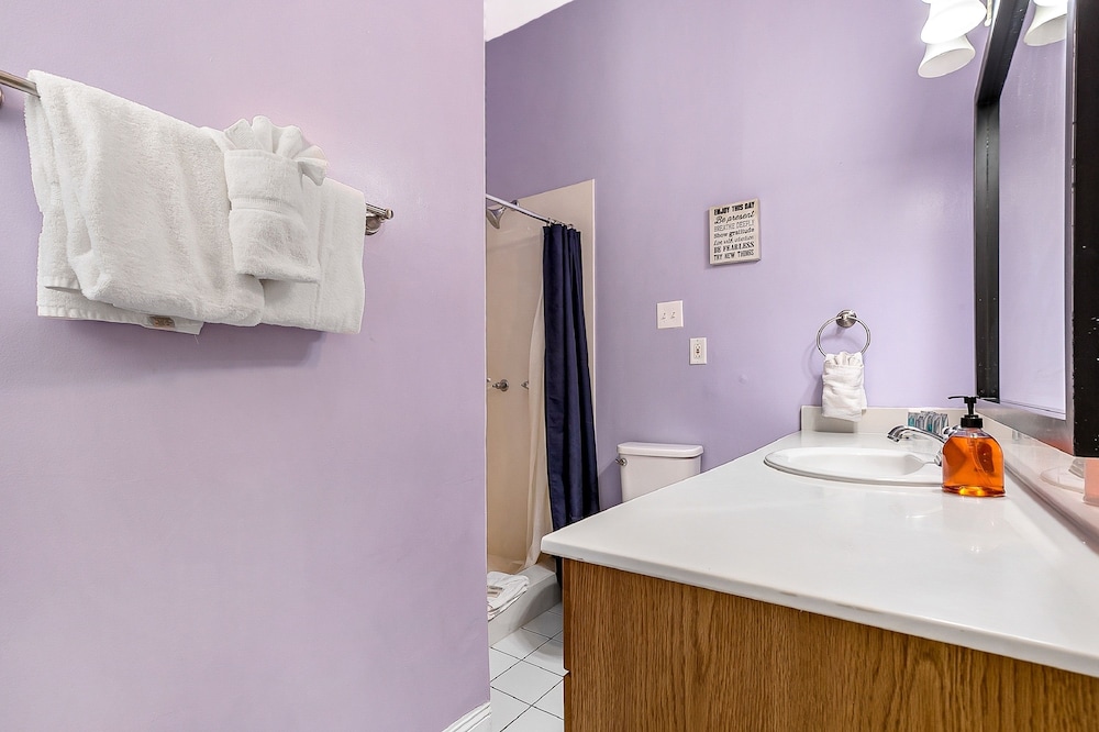 Canal Express Rooms - photo 35