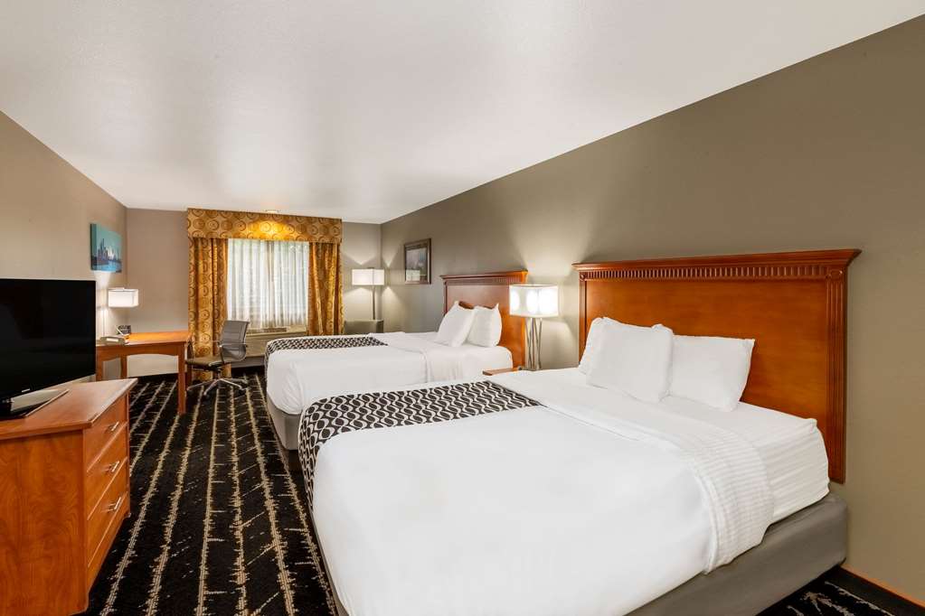 La Quinta Inn & Suites by Wyndham Vancouver - photo 13