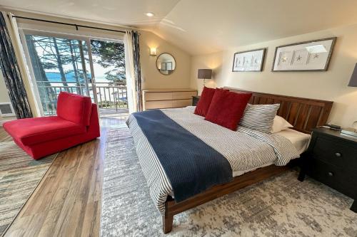 Ocean Front Agate at Oregon House Stairs to the Beach — 4-Star Luxury Hotel in Florence, United States