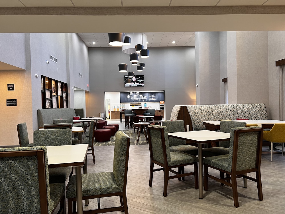 Hampton Inn & Suites by Hilton Marina - photo 40