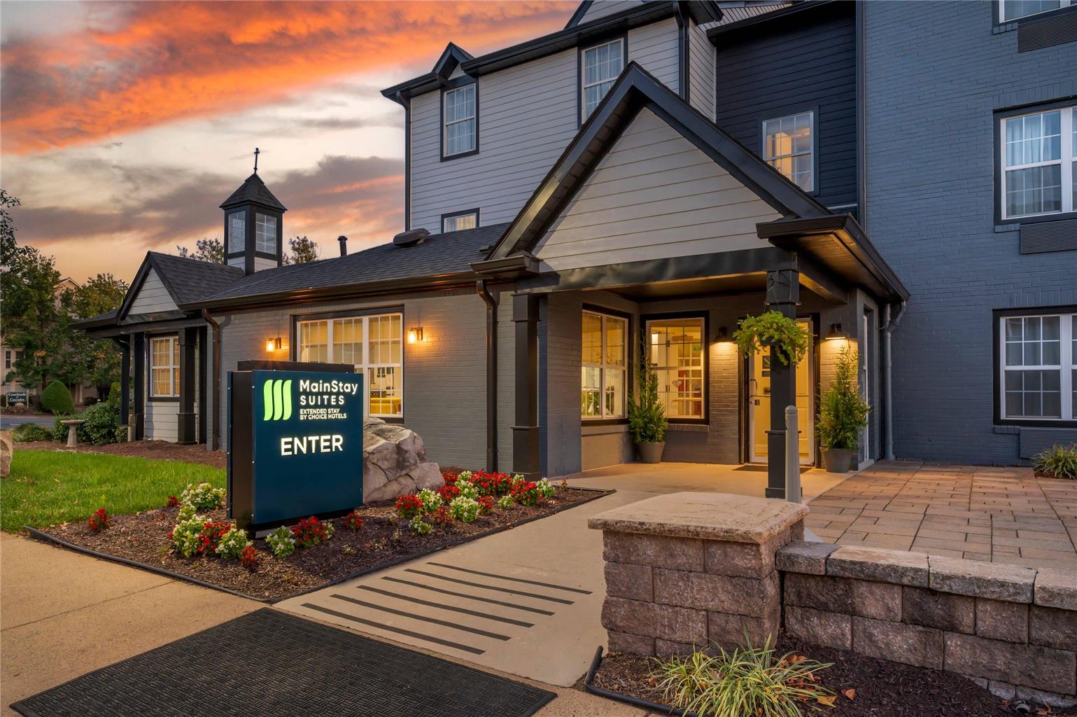MainStay Suites Sterling near Dulles Town Center - photo 4