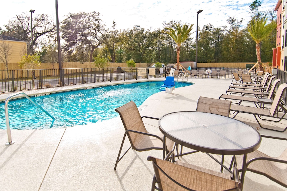 Hampton Inn & Suites Pensacola I 10 Pine Forest Road - photo 26