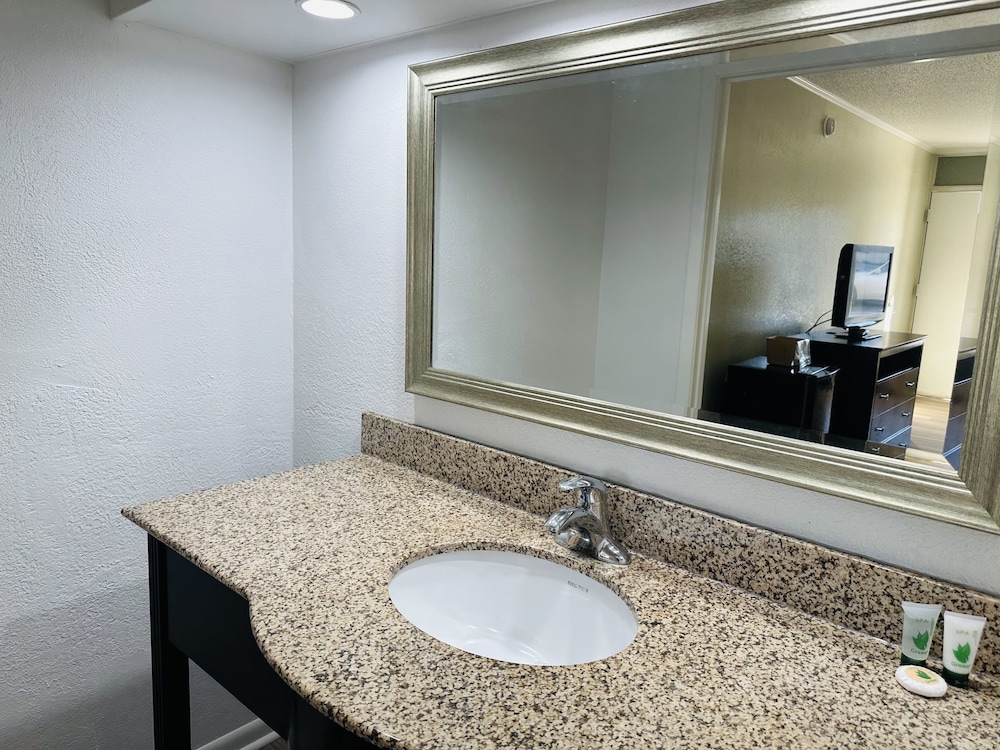 Astoria North Extended Stay - photo 17