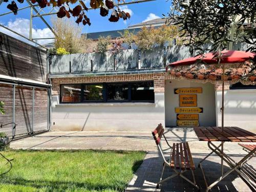 Rare LOFT Atypique Centre Ville Parking Jardin in Reims, France