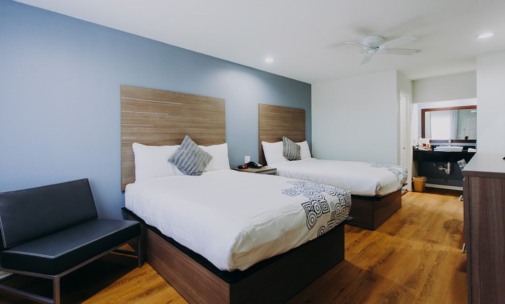 Scottish Inns and Suites Near Kemah Boardwalk - photo 24
