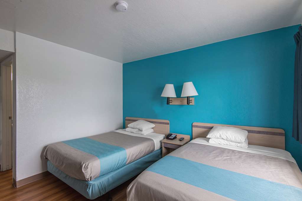 Motel 6 Kansas City MO Airport - photo 18
