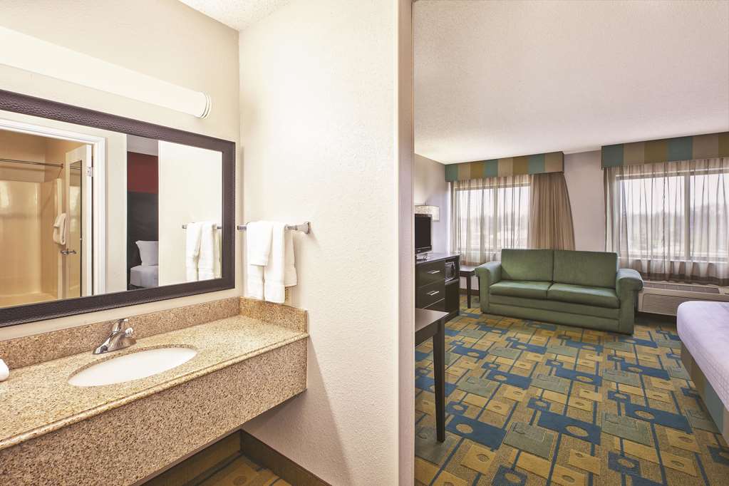 La Quinta Inn by Wyndham Toledo Perrysburg - photo 19