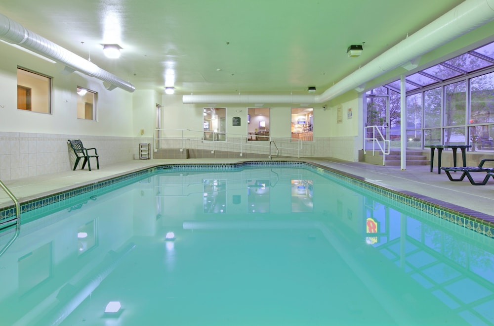 Holiday Inn Express Hotel & Suites by IHG - photo 10