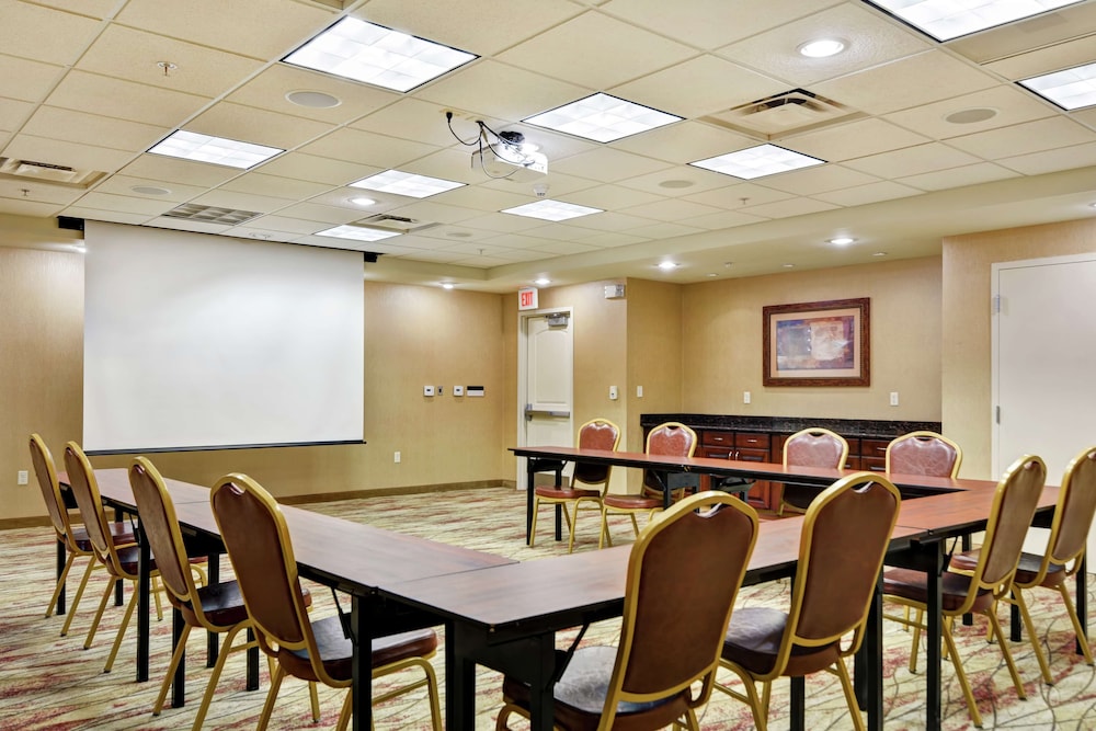 Hampton Inn & Suites Peoria at Grand Prairie IL - photo 37