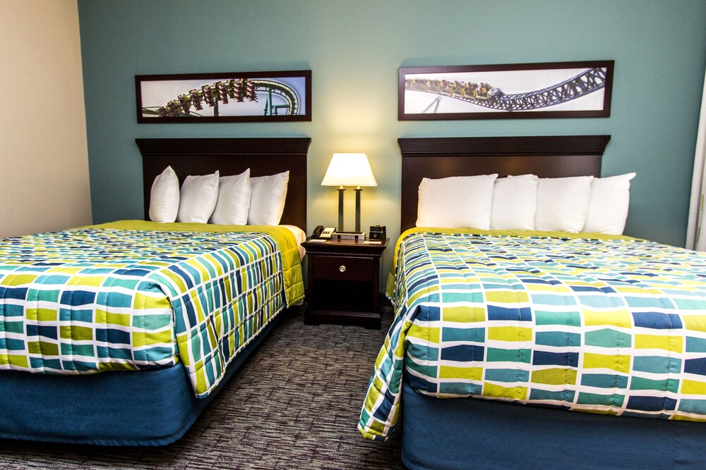 Cedar Point's Express Hotel - photo 5