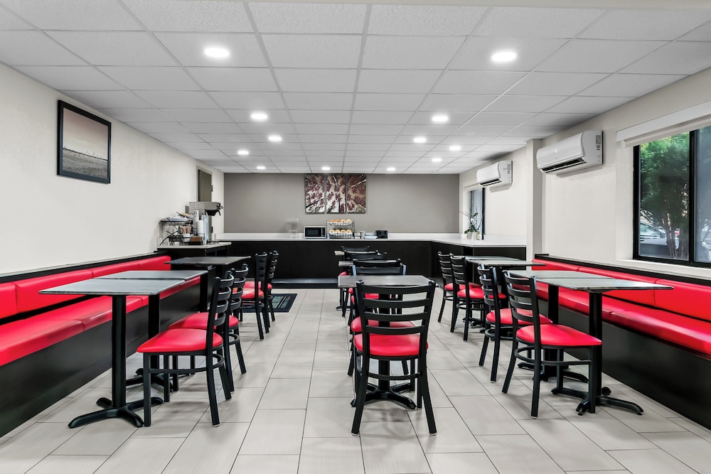 Red Roof Inn Flint - photo 35