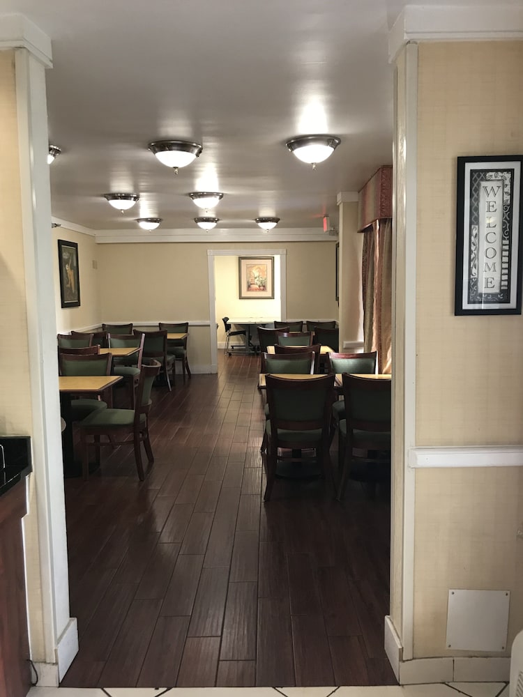 Baymont By Wyndham Gainesville I 75 - photo 20