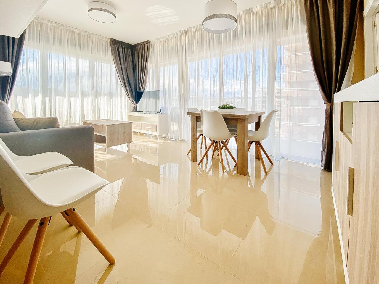 Casa Munteanu Ivan Luxury Homes 6ªplta Norte 1ªlinea — 4-Star Luxury Hotel in Oropesa Del Mar, Spain