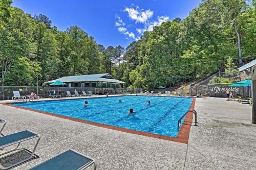Escape The Cold Hot Tub Indoor Heated Pool Gas Fireplace Resort Amenities in Ellijay, United States